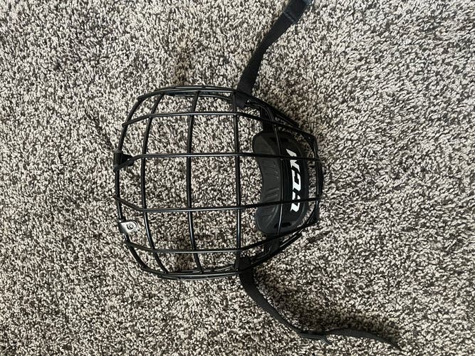Medium CCM FM580 Full Cage (Used)