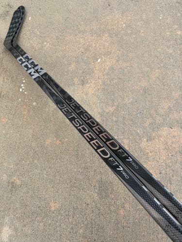 2 Pack CCM JETSPEED FT7 PRO, Pro Stock Hockey Stick Grip P90T 80 Flex Right 5741