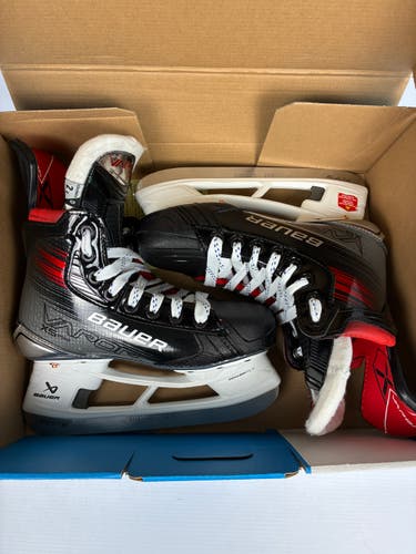 Like New Size 2.5 D Junior Bauer Vapor X5 Pro Hockey Skates