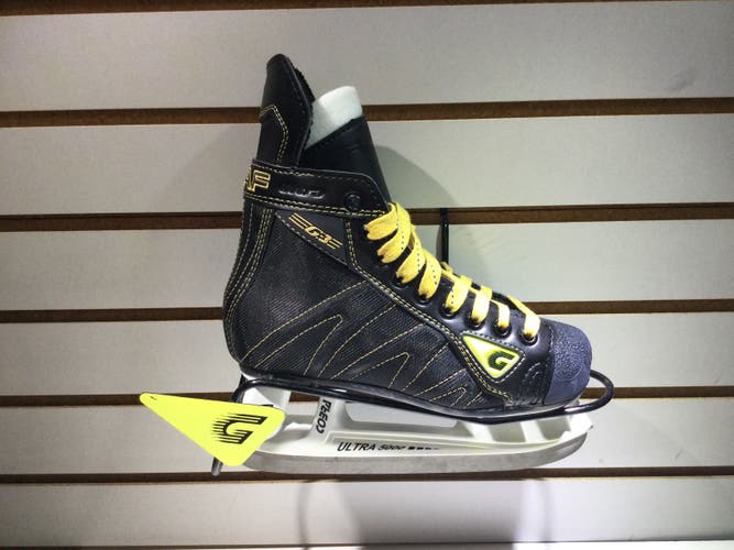 Graf Ultra G3 Hockey Skates Regular Width Size 3.5 (New)
