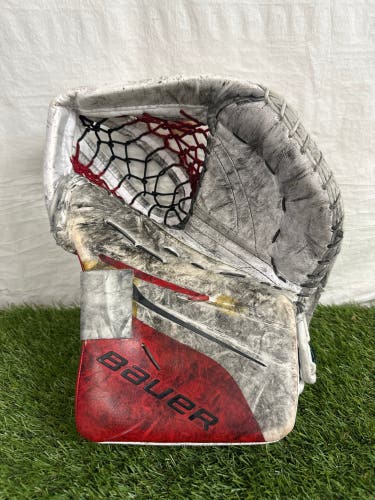 Senior Bauer Vapor Hyperlite 2 Goalie Glove Regular (Used)