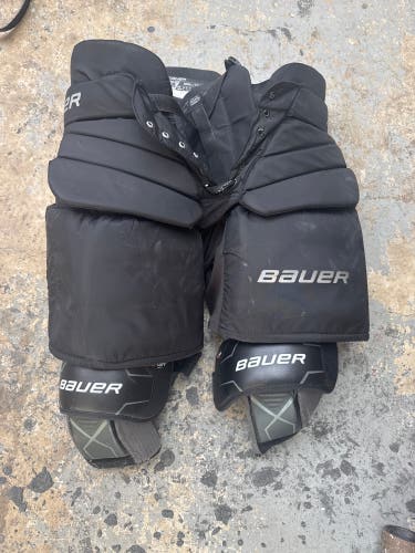 Senior Small Bauer GSX Hockey Goalie Pants with bauer pro knee pads (Used)