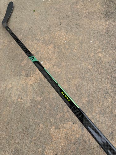 Warrior Alpha LX3, Pro Stock Hockey Sticks Grip M28 75 Flex Right 5740