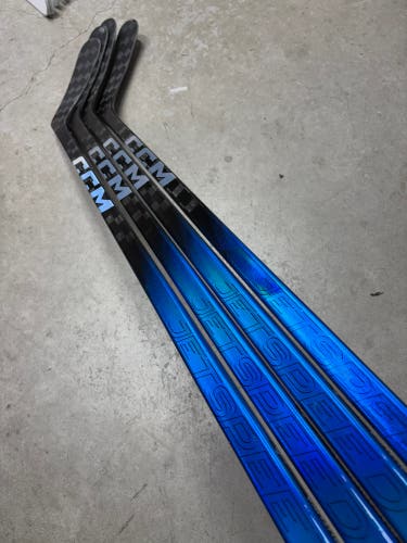 4 PACK 95 Flex P29M Senior CCM Jetspeed FT8 Pro Right Hand Hockey Stick Pro Stock (New)
