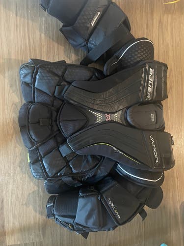 Medium Bauer Vapor 2X Pro Goalie Chest Protector (Used)