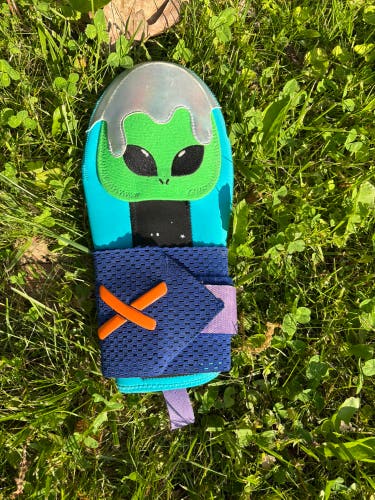 Absolutely Ridiculous Alien Sliding Mitt (Used)