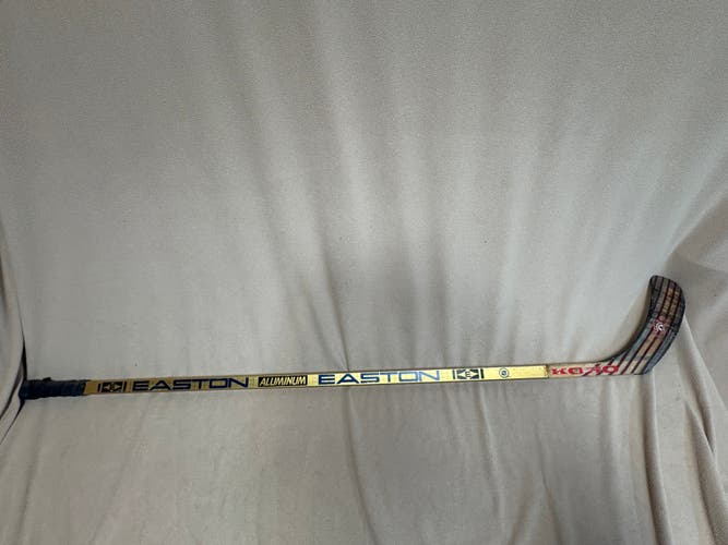 Senior Easton Aluminum Right Handed Hockey Stick 105 Flex (Used)