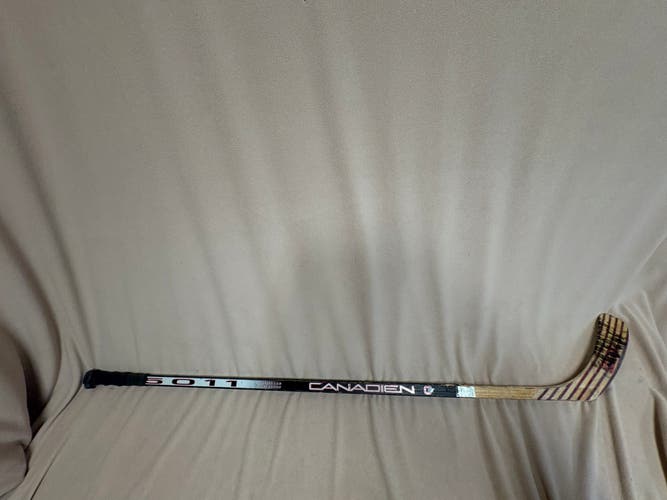 Senior Canadien 5011 Right Handed Hockey Stick 80 Flex (Used)