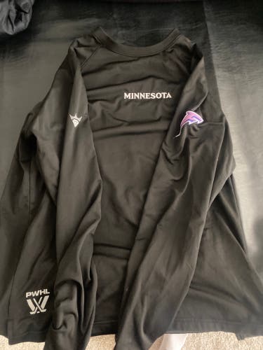 MN FROST Black Adult Unisex Large Sweatshirt (Used)