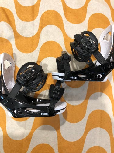 Kid's One Size Fits All Burton Smalls Snowboard Bindings All Mountain (Used)
