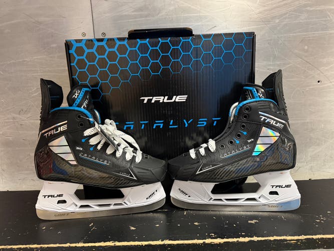 2024 True Catalyst 7x4 Hockey Skates Regular Width 7.5 (New)