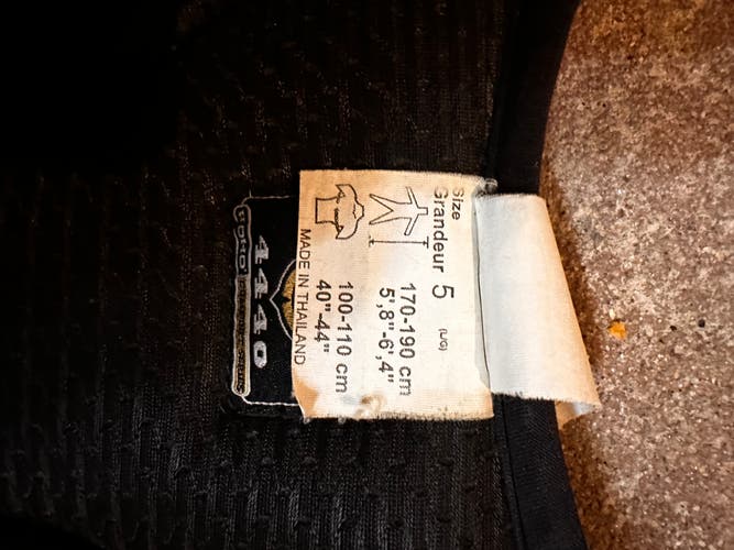 Men's Large Senior Koho 232 Shoulder Pads (Used)