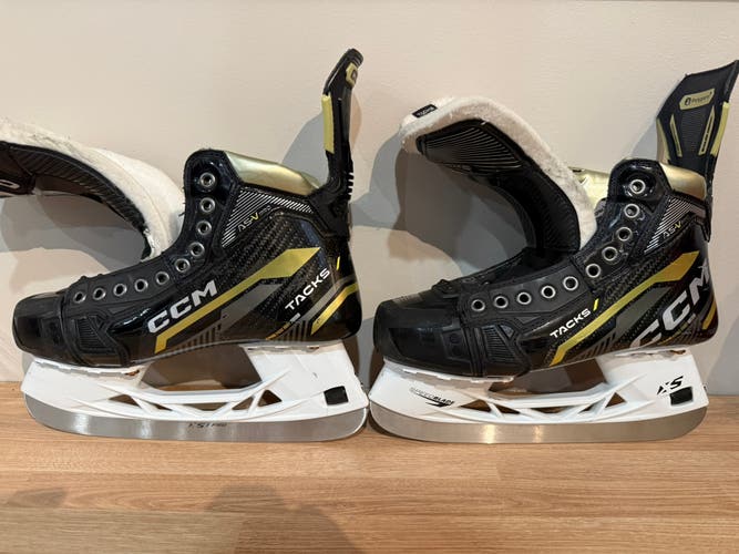 2022 CCM AS-V Pro Hockey Skates Wide Width 7 (Used)