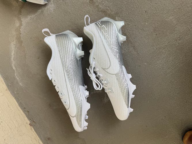 White Men's Size M 12.0 (W 13.0) Adult Nike Vapor Speed Low Top Molded Cleats (New)