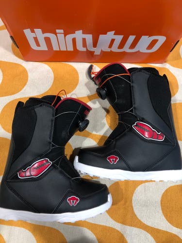 Kid's 5Y (Big Kids / Youth) Thirty Two Snowboard Boots Soft Flex All Mountain (Used)