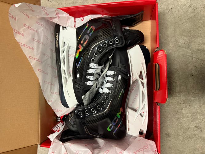Black 2025 CCM JetSpeed FT8 Pro Hockey Skates Regular Width Pro Stock 8.5 (New)