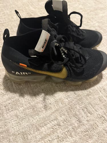 Men's Size M 10.0 (W 11.0) Adult Nike Vapormax Shoes (Used)