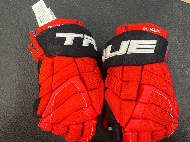 Carolina Hurricanes Calvin De Haan True XC9 Gloves 15" (New)