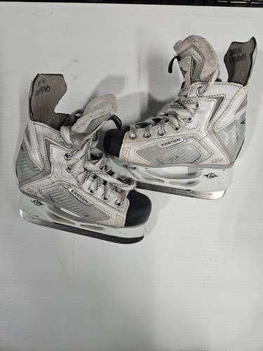 Used Easton Synergy 555 Youth Hockey Skate Youth 12.5 11769-s000029413
