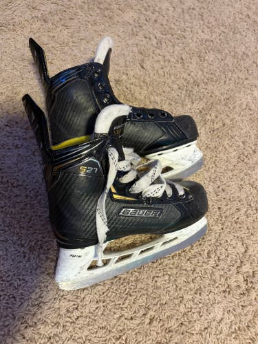 Black Bauer Supreme Hockey Skates 13 (Used)