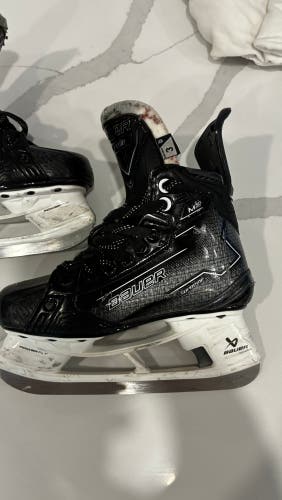2024 Bauer Supreme M50 Pro Hockey Skates Regular Width Size 3 (Used)