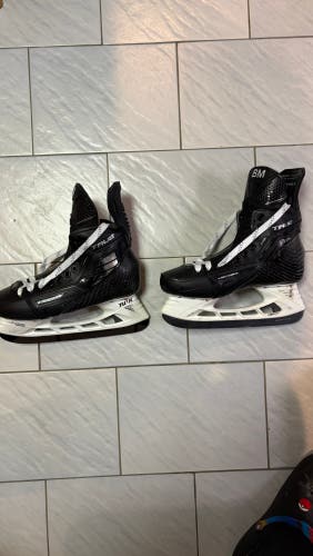 Black 2025 True Pro Custom Hockey Skates Regular Width Pro Stock 9 (New)