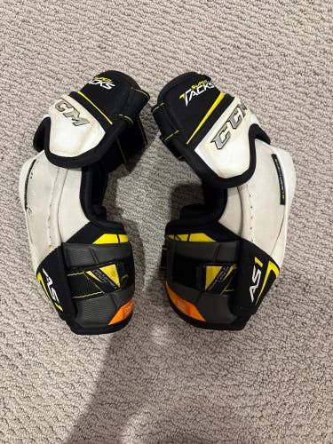 Senior Small CCM Super Tacks AS1 Elbow Pads (Used)