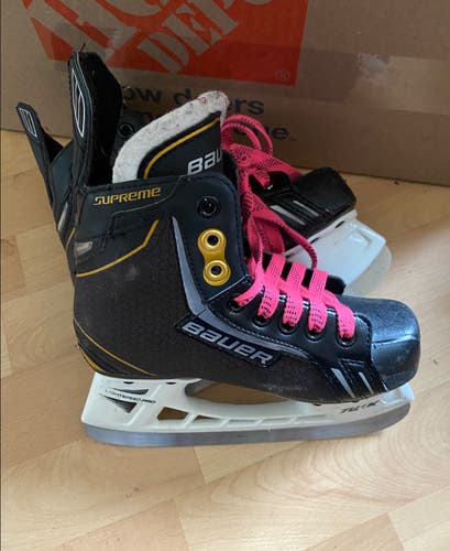 Bauer Supreme 1S Hockey Skates Size 1 (Used)