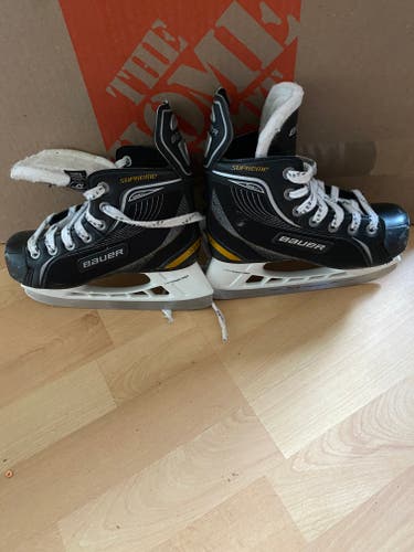 Bauer Supreme Hockey Skates Size 13 (Used)