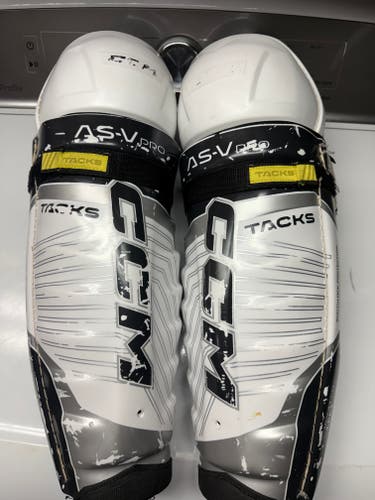 Senior CCM Tacks AS-V Pro 16" Shin Pads (Used)