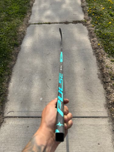 Senior Bauer Pulse Right Handed Hockey Stick P92 77 Flex (Used)