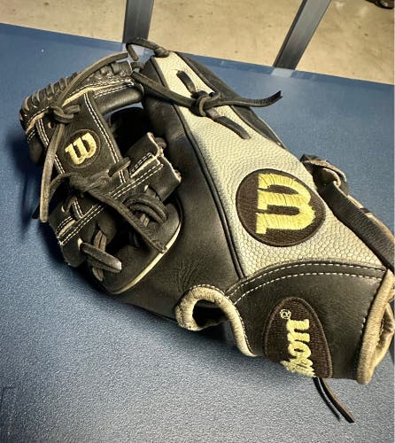 Wilson A2000 1786 RH Infield Baseball Glove 11.5" (Used)