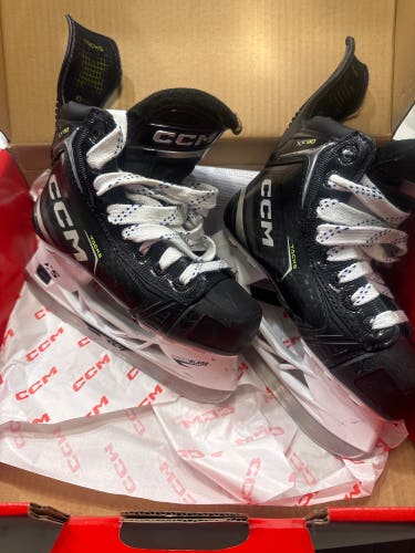 2024 CCM Tacks XF 80 Hockey Skates Regular Width Size 1 (Used)