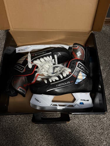 Black 2023 True HZRDUS 9x Hockey Skates Wide Width 9 (Used)