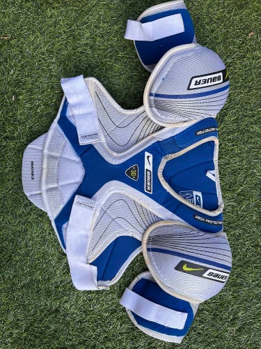 Large Senior Bauer Supreme 30 Shoulder Pads (Used)