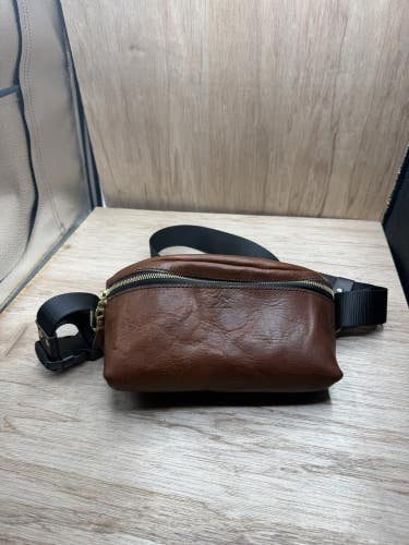 The Metolius Dry Fly Leather Goods Fanny Pack