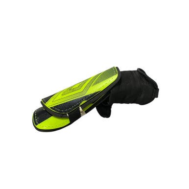 Used Umbro Soccer Shin Guards Youth Green Sm 11834-s000038598