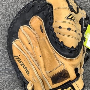 Mizuno RH Catcher's Franchise Baseball Glove 33" (Used)