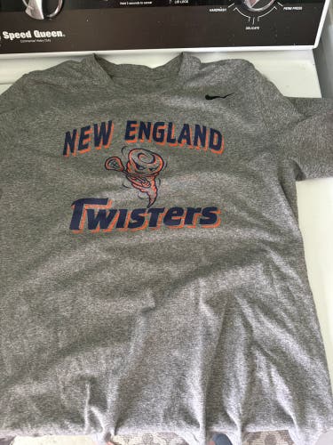Gray Small / Medium Adult Unisex Nike Shirt (Used)