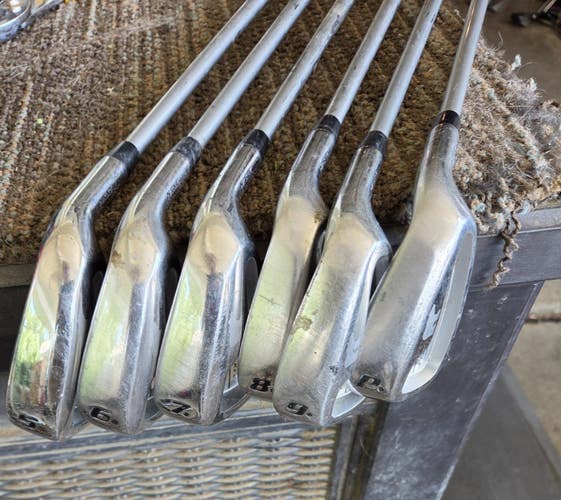 SET OF NICKLAUS SIGNATURE SERIES CAVITY BACK GOLF IRONS 5-PW  W NEW GRIPS