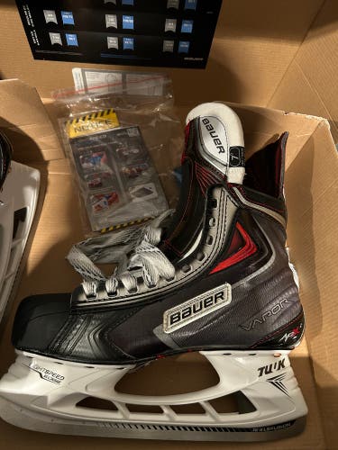 Bauer Vapor APX2 (New) Senior 7D Hockey Skates