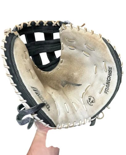 Mizuno RH Catcher's Franchise Baseball Glove 34" (Used)