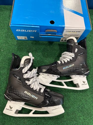 Intermediate Bauer Supreme Shadow Hockey Skates (Fit 2) Size 6.5 (New)