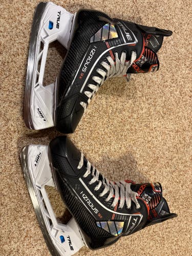 2023 True HZRDUS 9x Hockey Skates Regular Width 8 (Used)