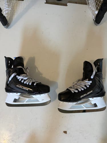 Black 2025 Bauer Vapor Flylite Hockey Skates Wide Width Pro Stock Size 6.5 (Used)