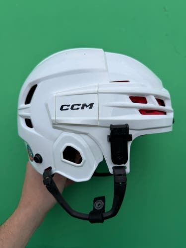 CCM Tacks 70 Helmet | Junior