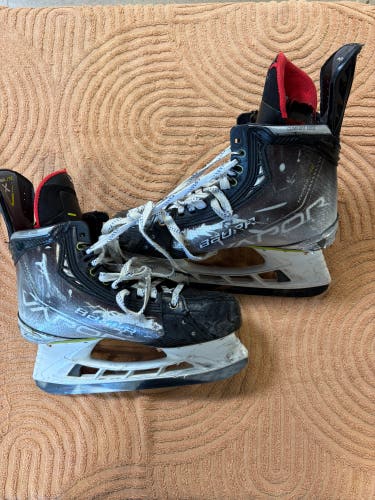 Senior Bauer Vapor Hyperlite Hockey Skates 8.5 (Used)