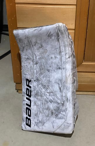 White Senior Bauer M5 Pro Goalie Blocker Regular (Used)