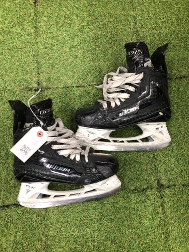 Intermediate Bauer Supreme Mach Hockey Skates Size 4.5 Fit 3 (Used)