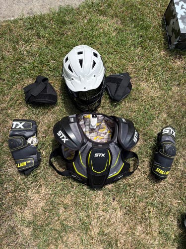 Medium Youth STX Stallion 200 Shoulder Pads (Used)